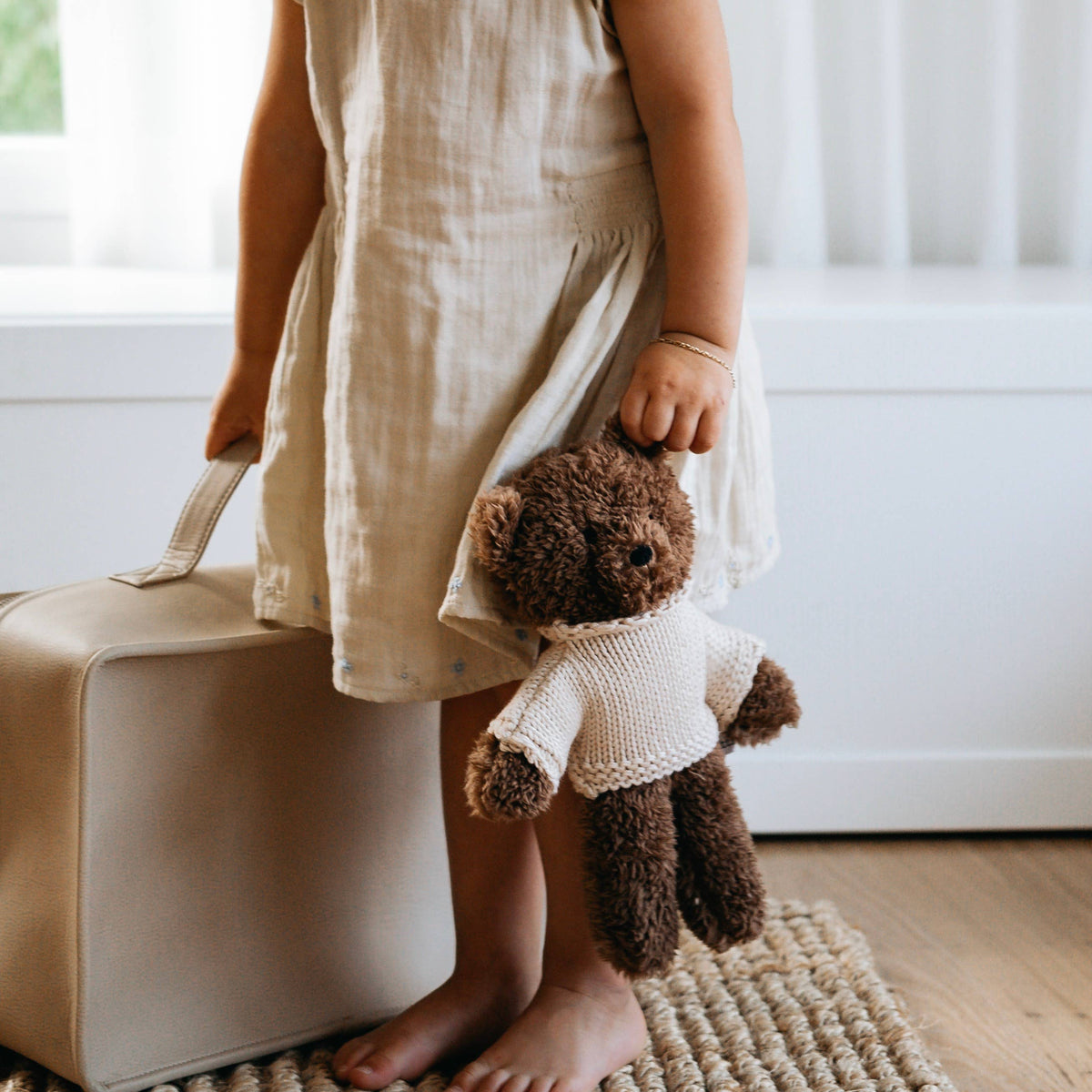Milo Bear, Medium