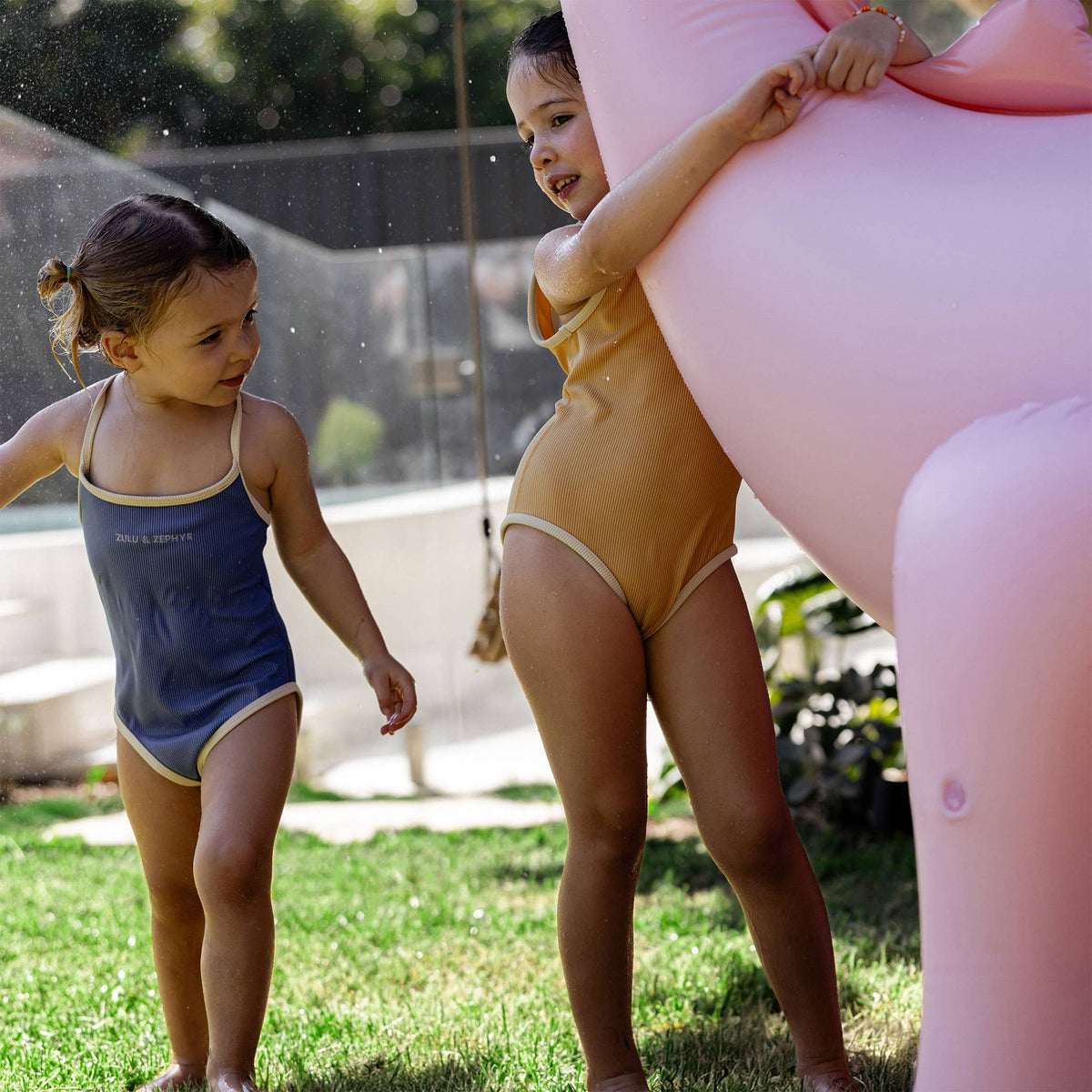 Dino Giant Sprinkler Into the Wild Pink