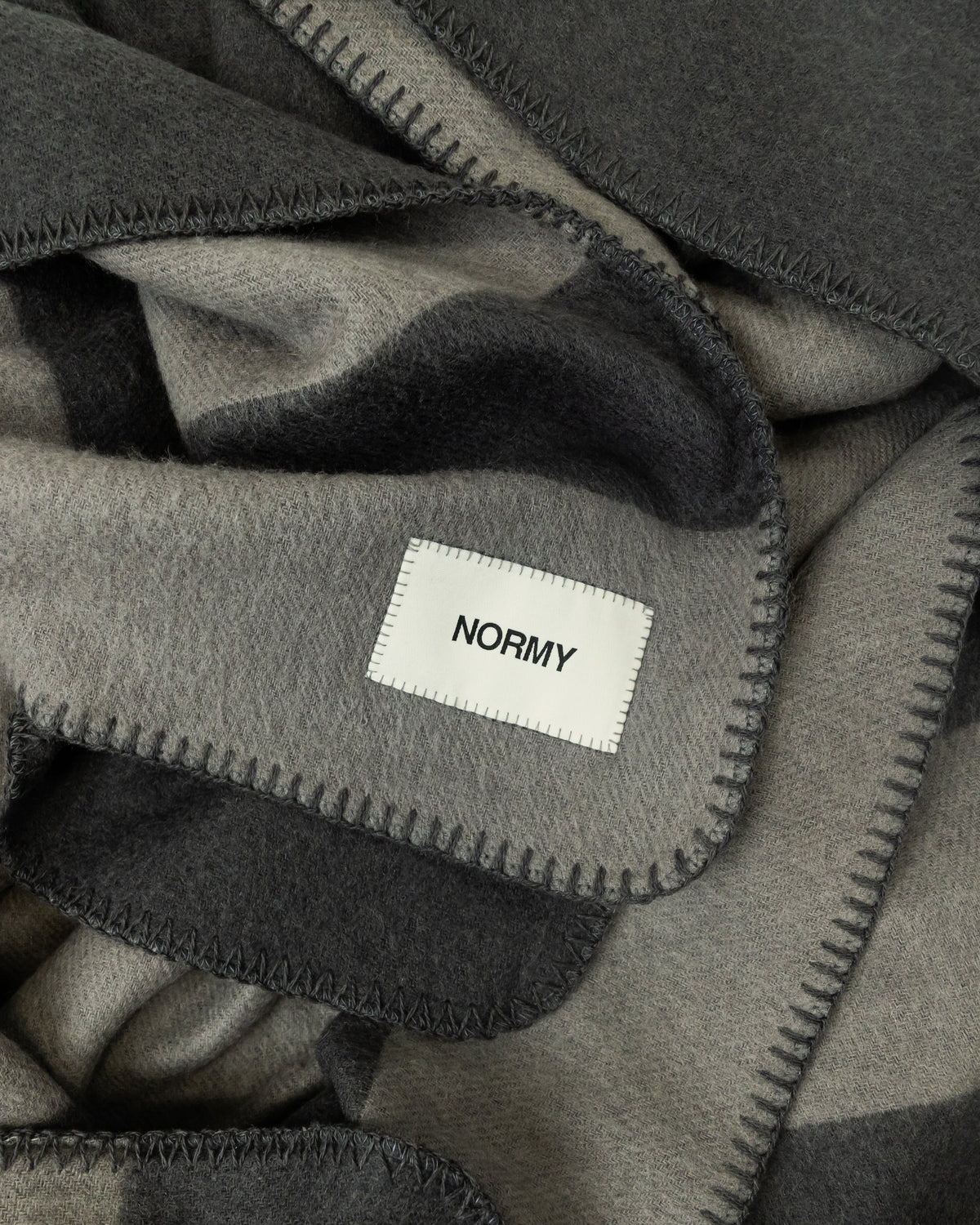 Normy Merino Wool Blanket in Peak/Caviar detail
