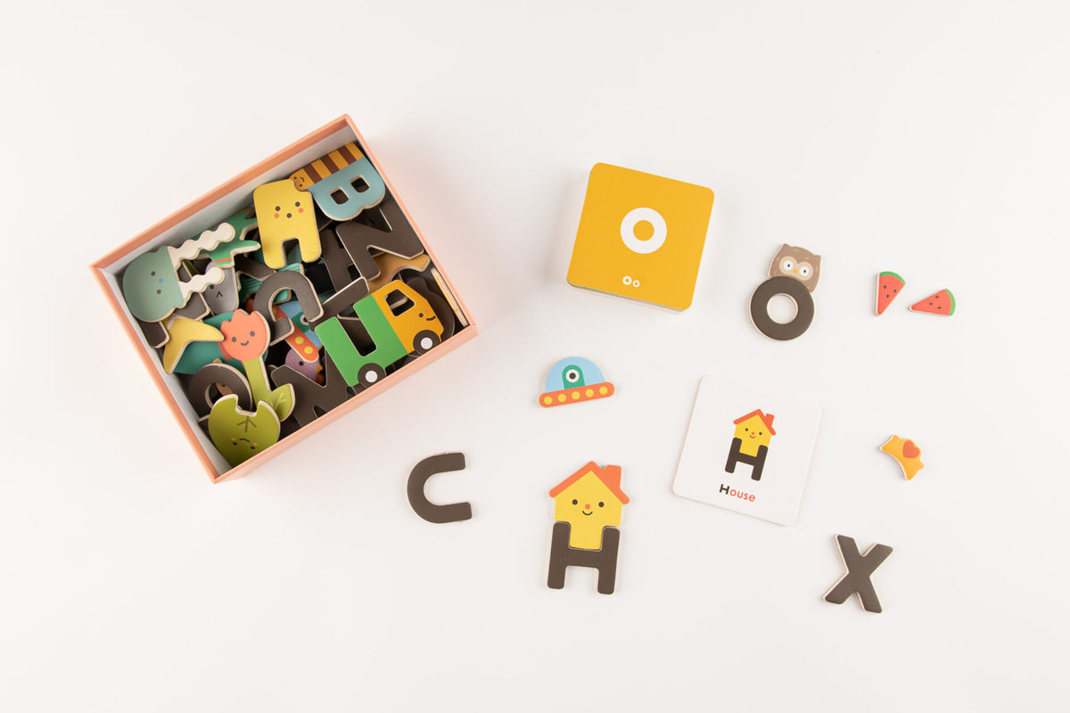 Oioiooi magnetic letter detail