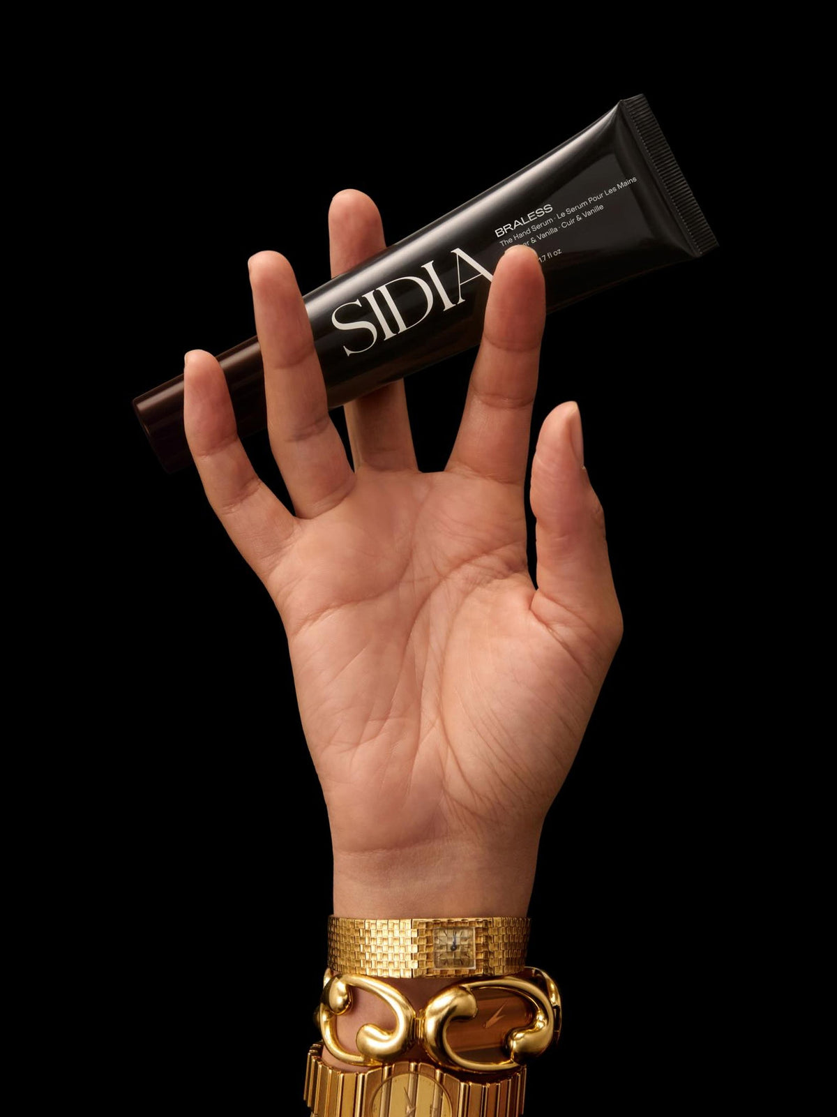 SIDIA BRALESS Hand Serum held in hand