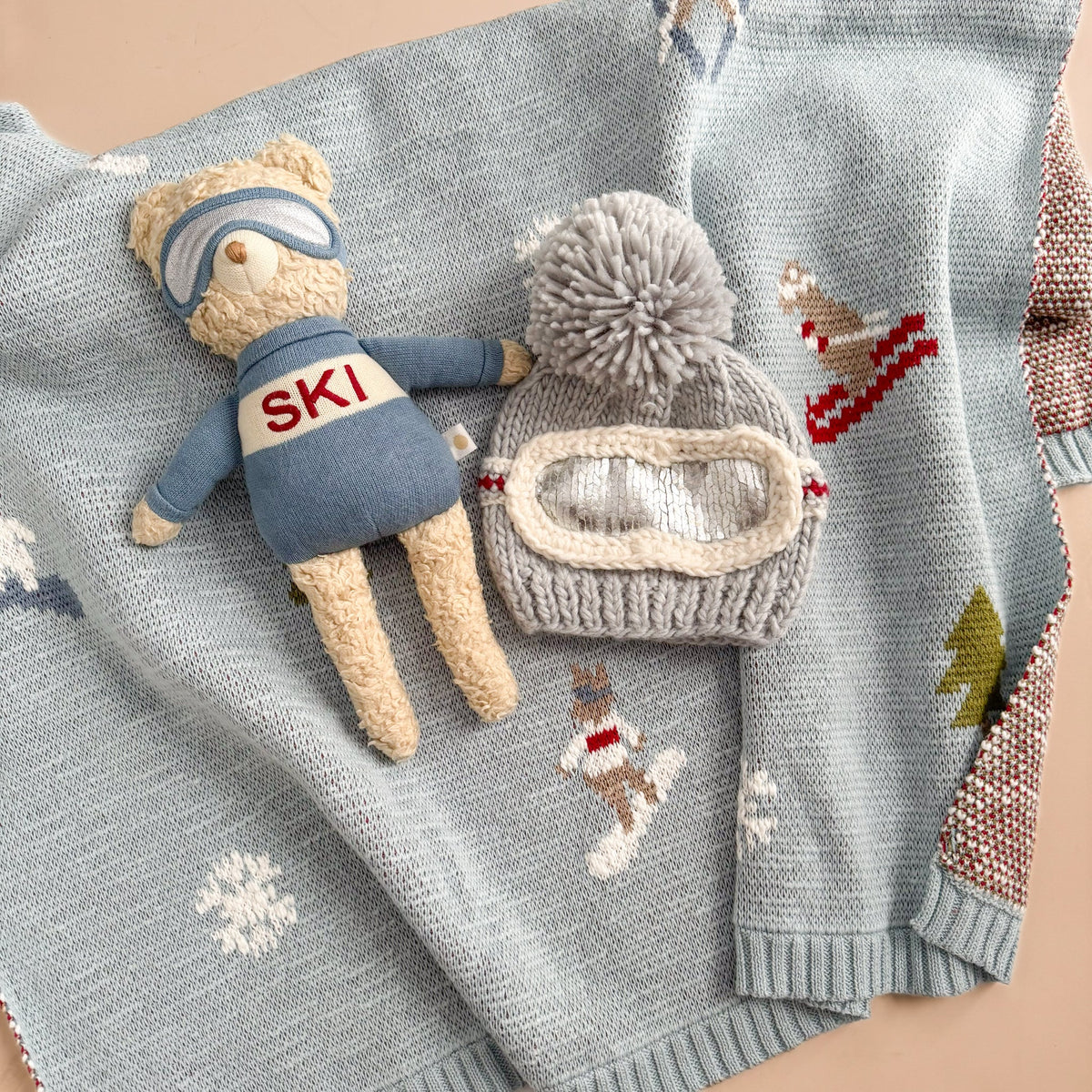 Ski blanket with ski plush and beanie